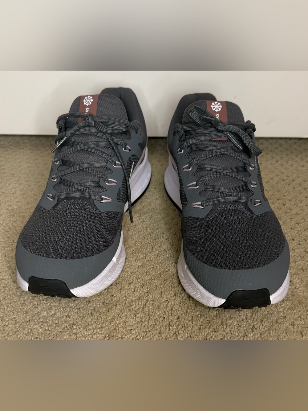 Nike Women’s Dark Gray Mesh Athletic Sneakers with White Midsole and Pink Swoosh